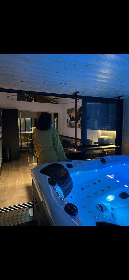 Les Suites De Stanislas Jacuzzi & Spa Nancy Bagian luar foto