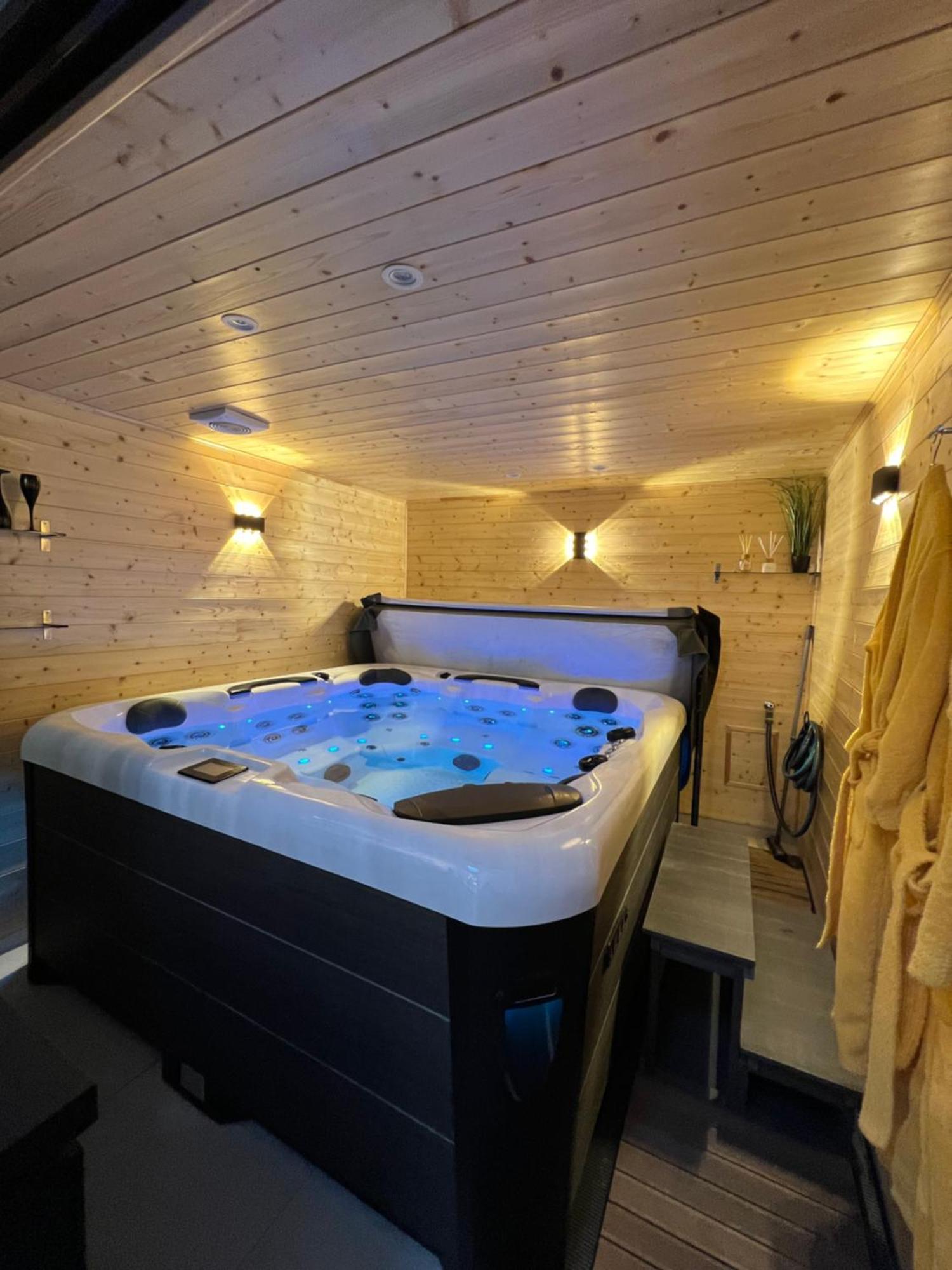 Les Suites De Stanislas Jacuzzi & Spa Nancy Bagian luar foto