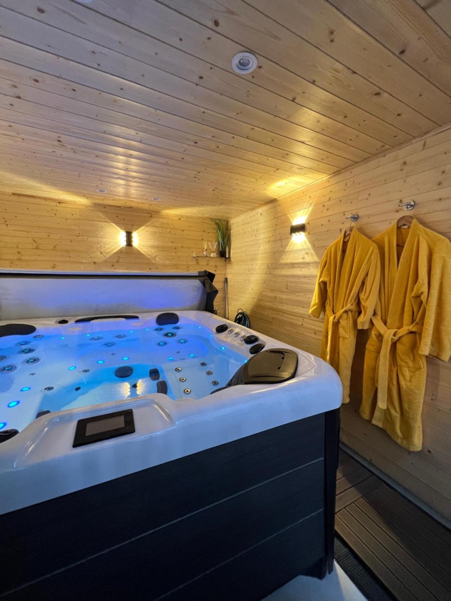 Les Suites De Stanislas Jacuzzi & Spa Nancy Bagian luar foto